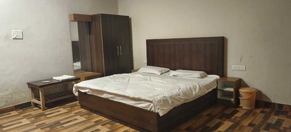 Hotel Holiday, Shikendrabad, Shikendrabad