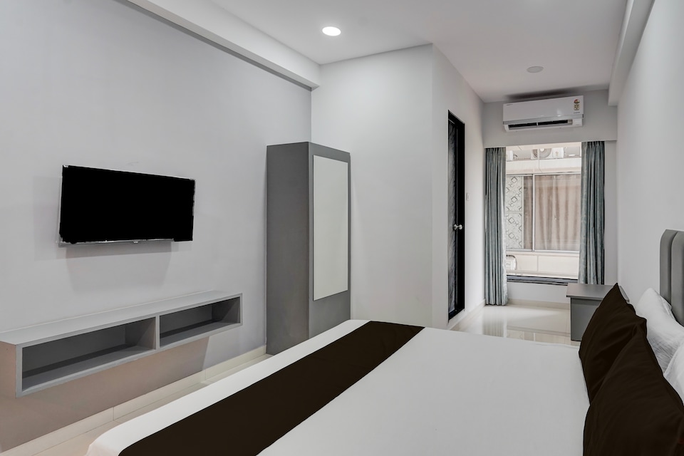 SPOT ON Hotel The Comfort Cove, Adajan, Surat