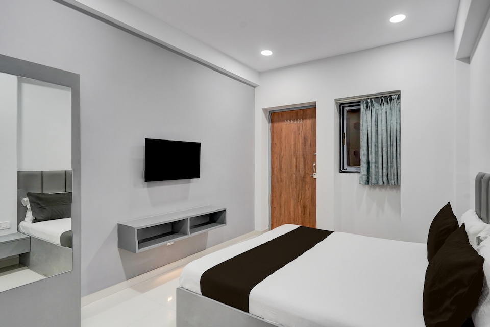 SPOT ON Hotel The Comfort Cove, Adajan, Surat