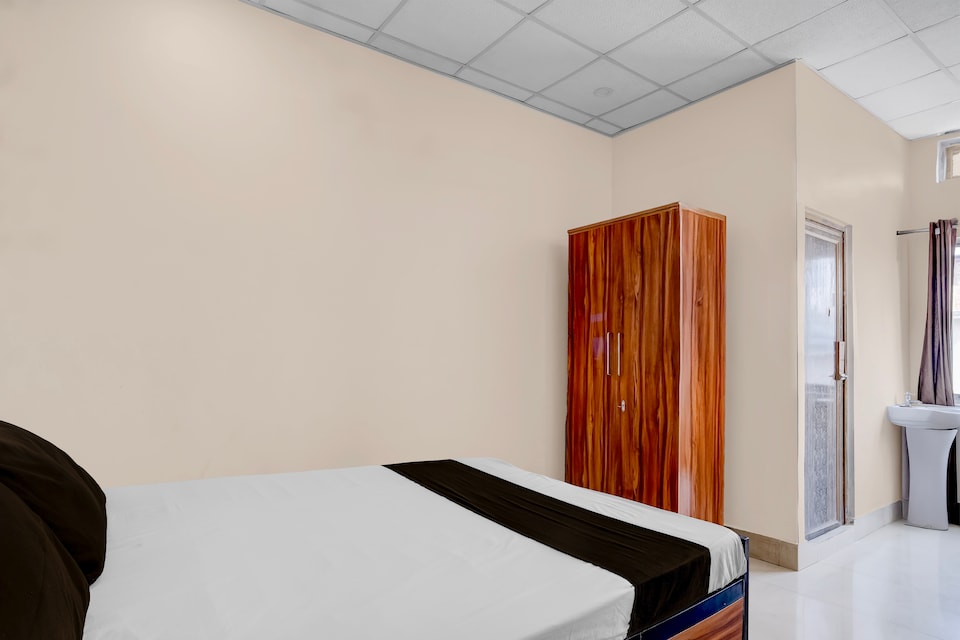 SPOT ON Hotel Royal Heritage , Six Mile Guwahati, Guwahati