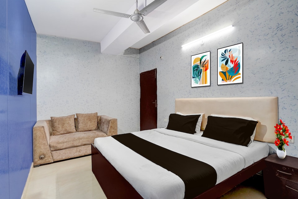 Collection O Uttam Nagar West Metro Station Formerly Vishwas Park, Dwarka Delhi, Delhi