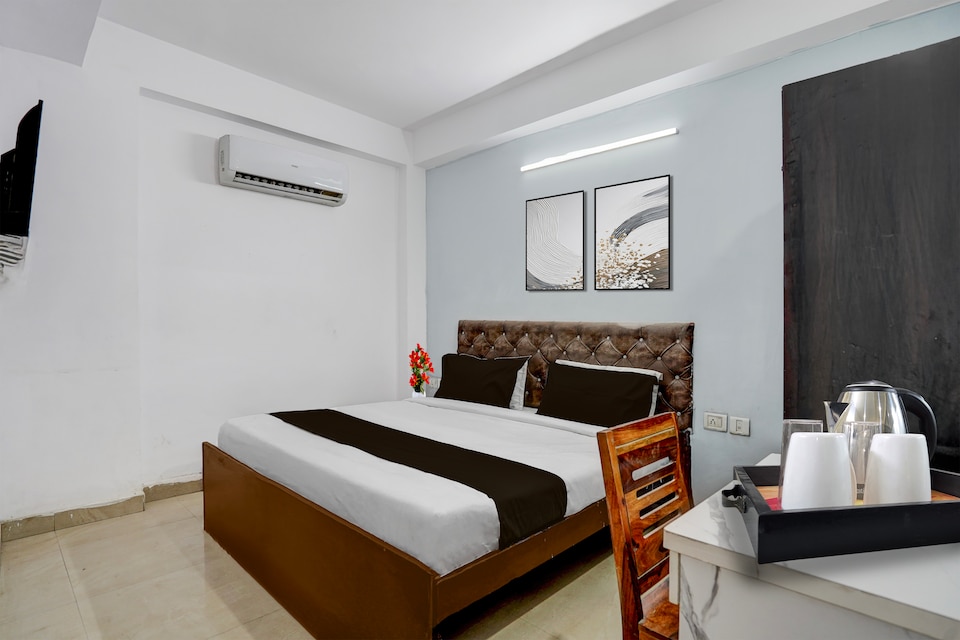 Collection O Uttam Nagar West Metro Station Formerly Vishwas Park, Dwarka Delhi, Delhi