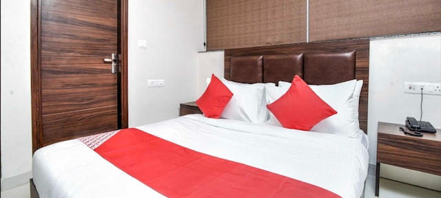 Collection O Uttam Nagar West Metro Station Formerly Vishwas Park