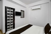 Collection O Uttam Nagar West Metro Station Formerly Vishwas Park