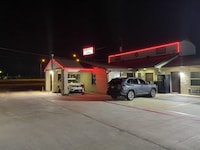 Golden Inn Dallas by Hotel O