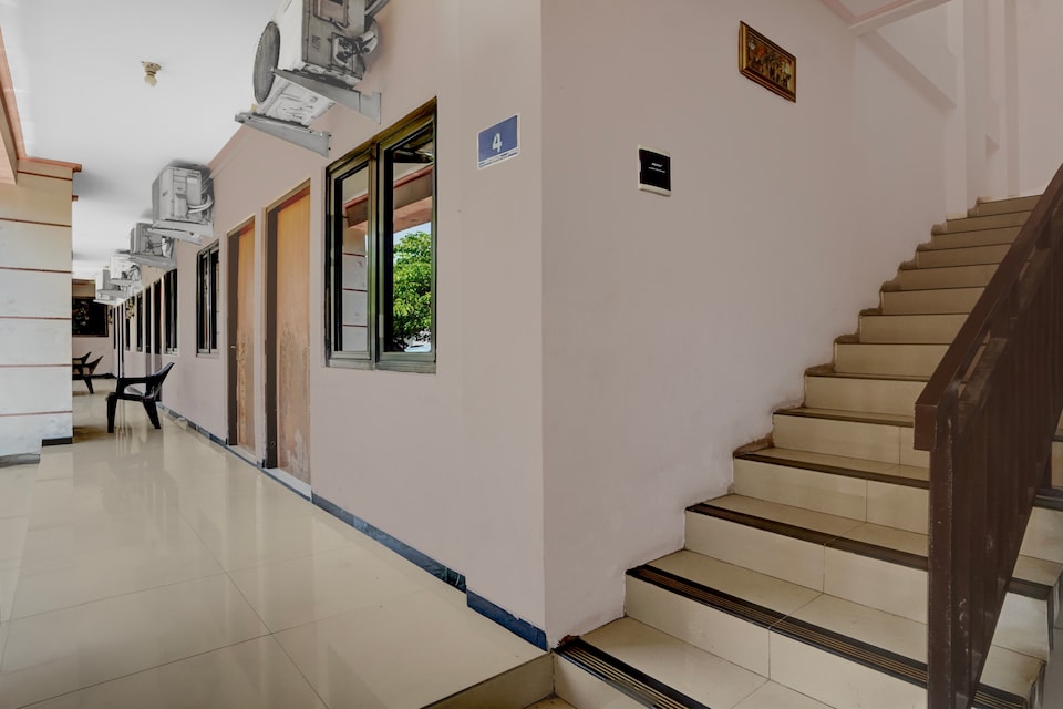 OYO 94899 Nilskost Syariah Near Upn, Rungkut, Surabaya