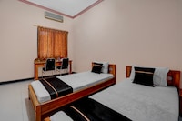 OYO 94899 Nilskost Syariah Near Upn