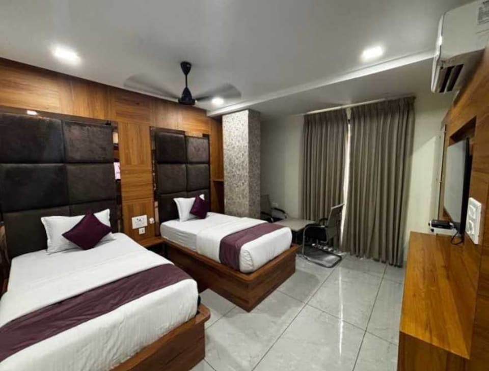 Hotel O Annavaram Formerly Akshaya Lodge, Ramaraopet Kakinada, Kakinada