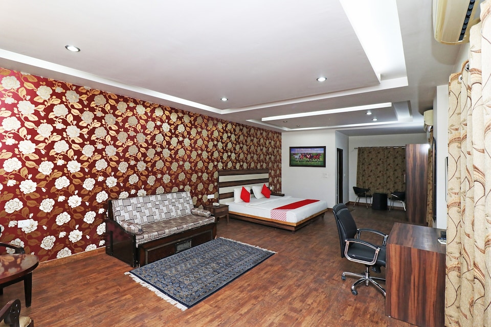 OYO Hotel Silver Star, Neemrana, Neemrana