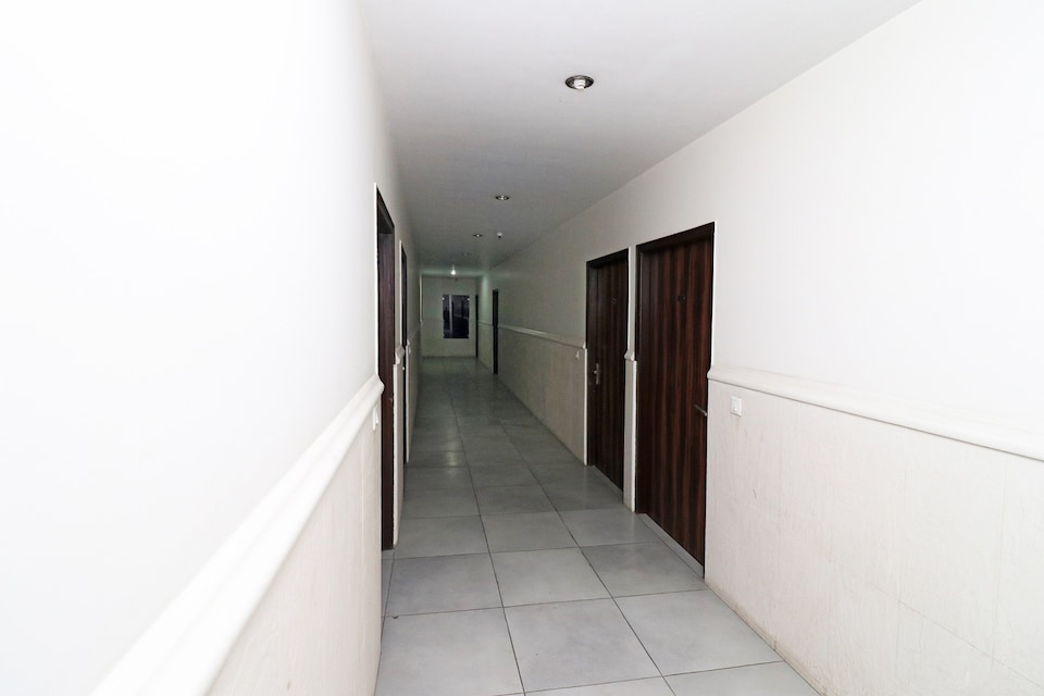 OYO Hotel Silver Star, Neemrana, Neemrana