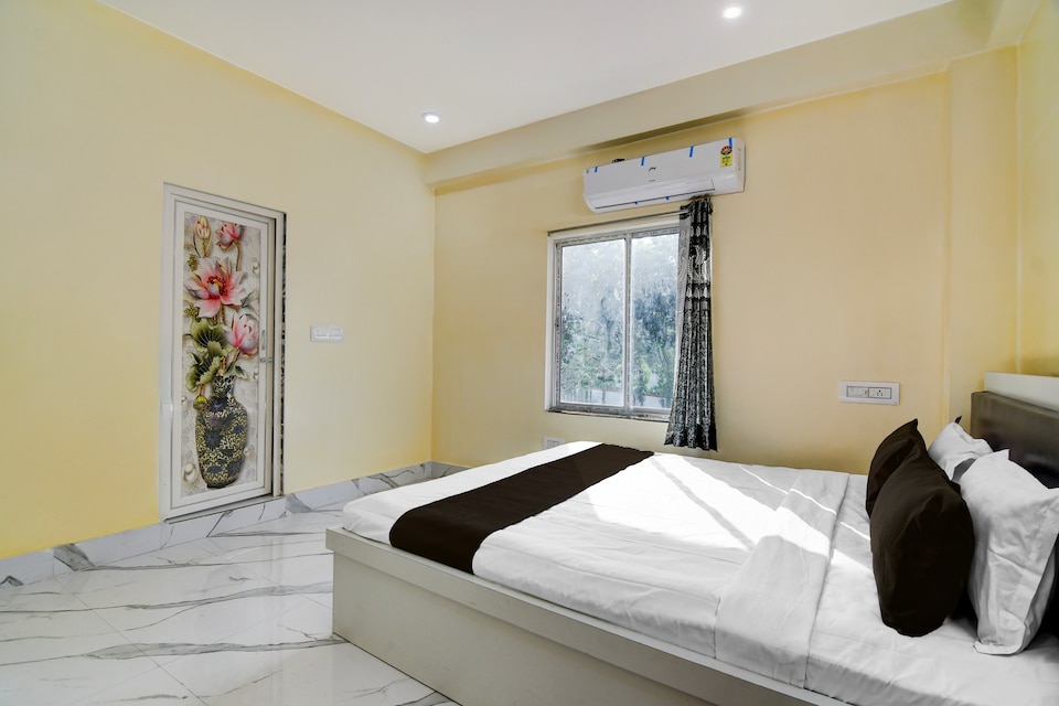 Hotel O Laxmi Hotel And Restaurant , Raghunathganj, Berhampore