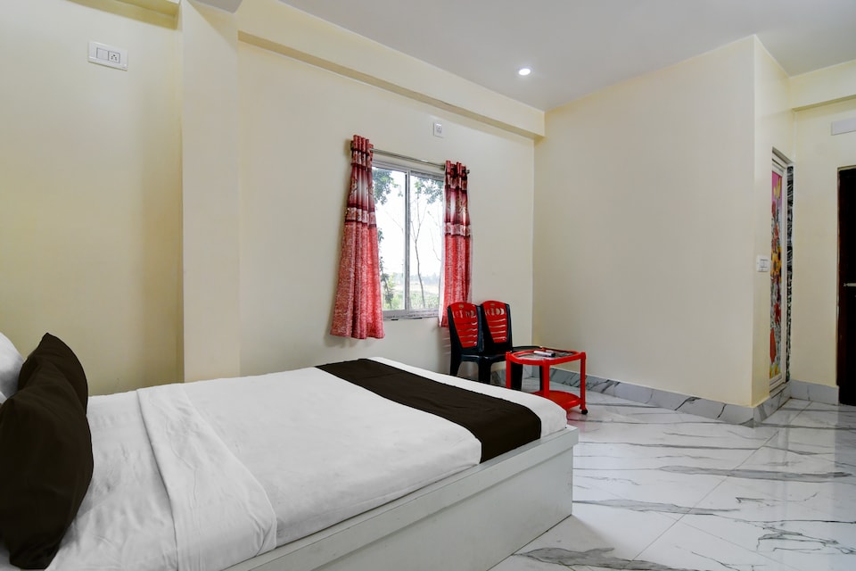 Hotel O Laxmi Hotel And Restaurant , Raghunathganj, Berhampore