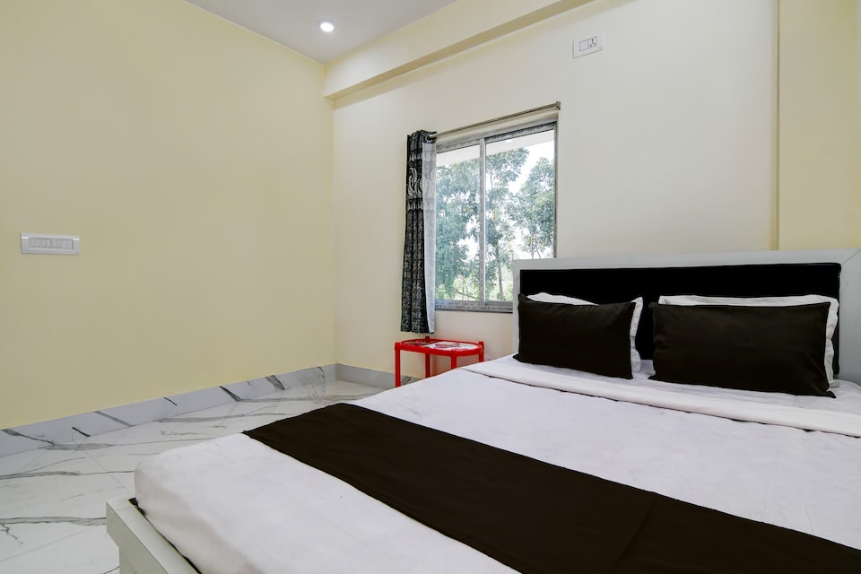 Hotel O Laxmi Hotel And Restaurant , Raghunathganj, Berhampore