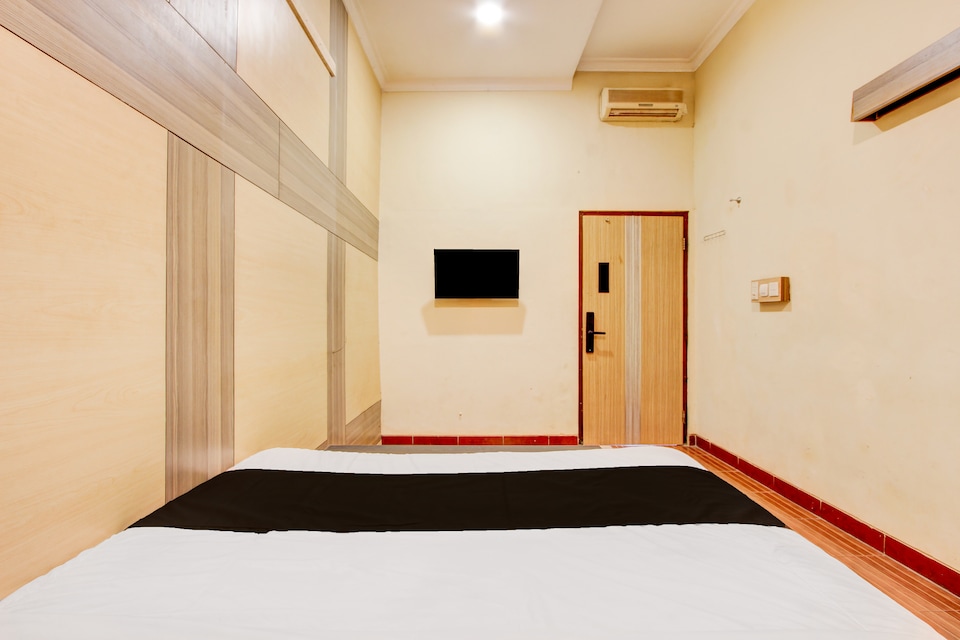 Collection O near Maguwoharjo Stadium formerly Graha Ngaso, Maguwoharjo, Yogyakarta