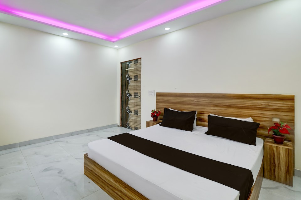 Hotel O The Hotel City Plaza , Ghaziabad City, Ghaziabad