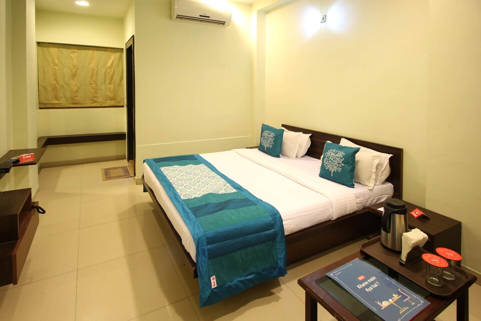 OYO 2500 Hotel Almond inn, Sarkhej Ahmedabad, Ahmedabad