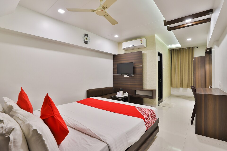 OYO 2503 Hotel Amber, Sayajigunj Vadodara, Vadodara