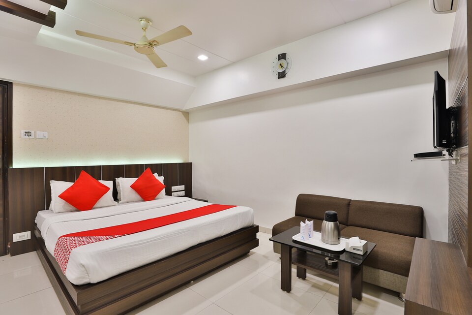 OYO 2503 Hotel Amber, Sayajigunj Vadodara, Vadodara