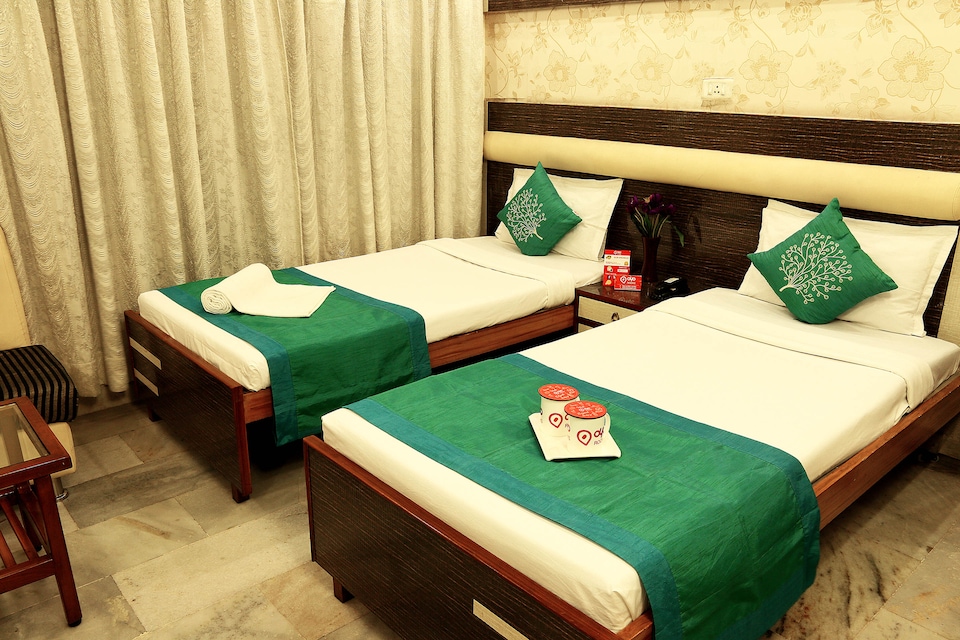 OYO 2512 Pallavi International Hotel, Park Circus Kolkata, Kolkata