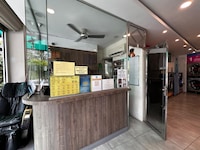 OYO 91242 Muar Golden Horse Hotel