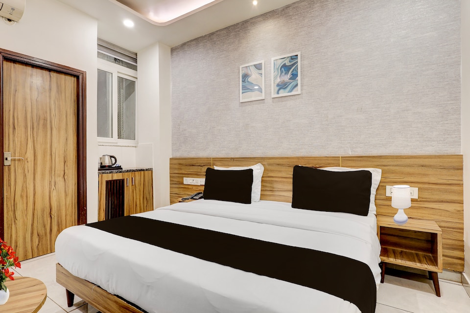 Hotel O by OYO White Grace, Pitampura - Rohini Delhi, Delhi