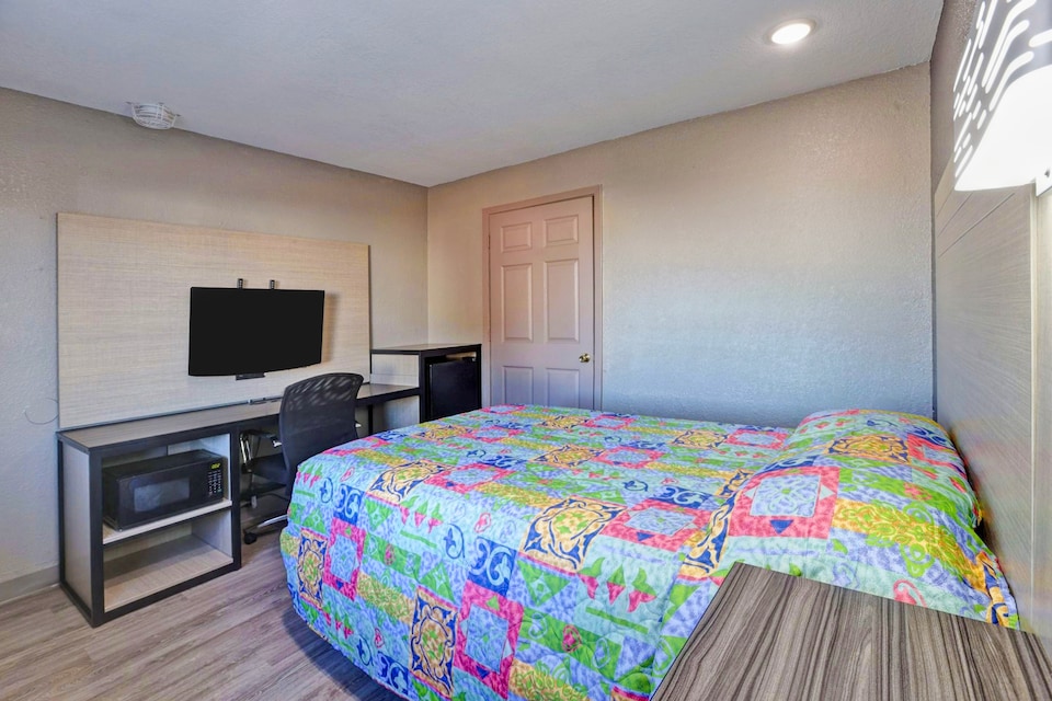 Super 7 Inn Dallas Near Duncanville, C75104, Dallas