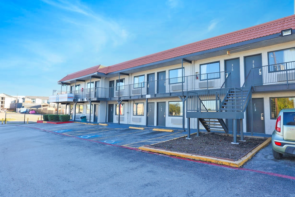 Super 7 Inn Dallas Near Duncanville, C75104, Dallas