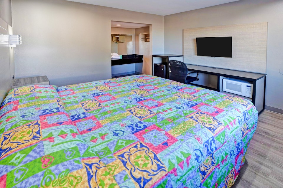 Super 7 Inn Dallas Near Duncanville, C75104, Dallas