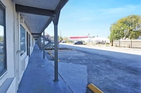 Super 7 Inn by Hotel O Dallas I 20