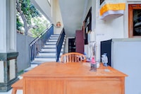 Dancenter Budget Door Legian Inn