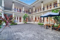 Dancenter Budget Door Legian Inn