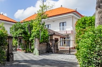 Dancenter The Kumpi Hotel