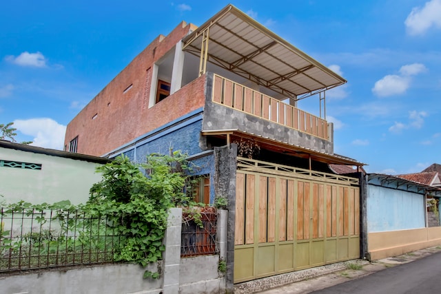 OYO 94920 House Of Elea Minggiran