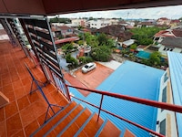 OYO 75596 The Sirisuk House