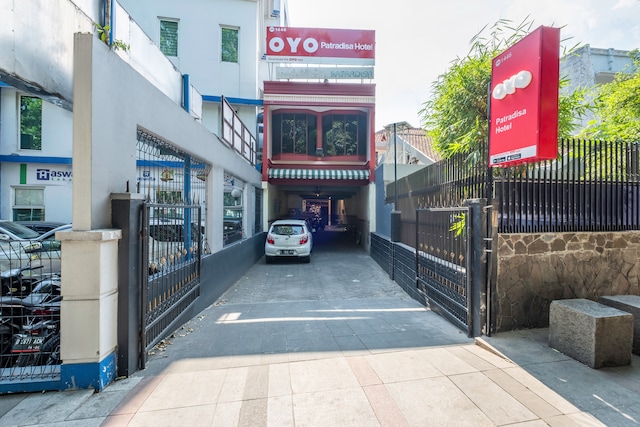 Dancenter Patradisa Hotel