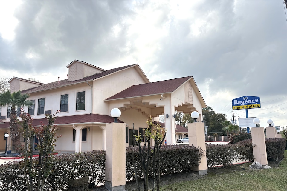 Regency Inn & Suites By Capital O Houston IAH Airport,  Humble TX, Humble