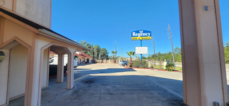 Regency Inn & Suites By Capital O Houston IAH Airport,  Humble TX, Humble