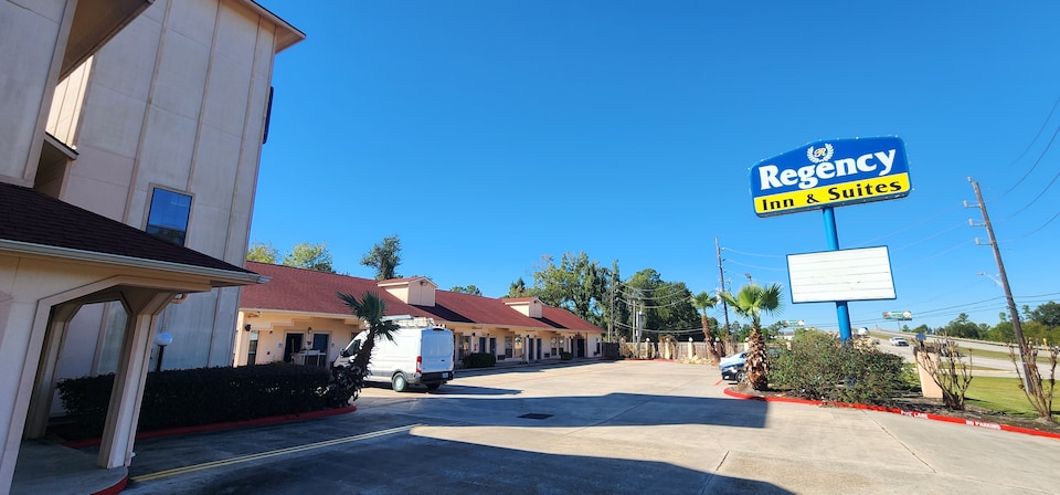 Regency Inn & Suites By Capital O Houston IAH Airport,  Humble TX, Humble