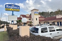 Regency Inn & Suites By Capital O Houston IAH Airport