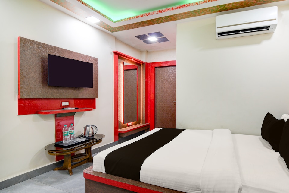 Super Townhouse Lake Town Clock Tower Formerly Crown Comfort, Salt Lake Kolkata, Kolkata