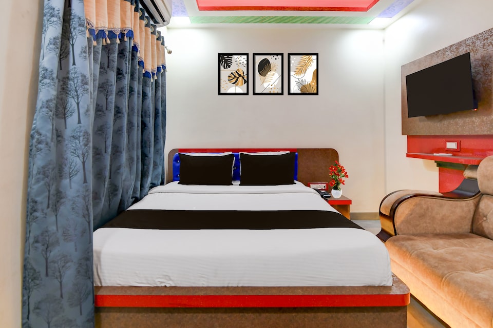 Super Townhouse Lake Town Clock Tower Formerly Crown Comfort, Salt Lake Kolkata, Kolkata