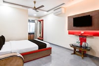 Super Townhouse Lake Town Clock Tower Formerly Crown Comfort