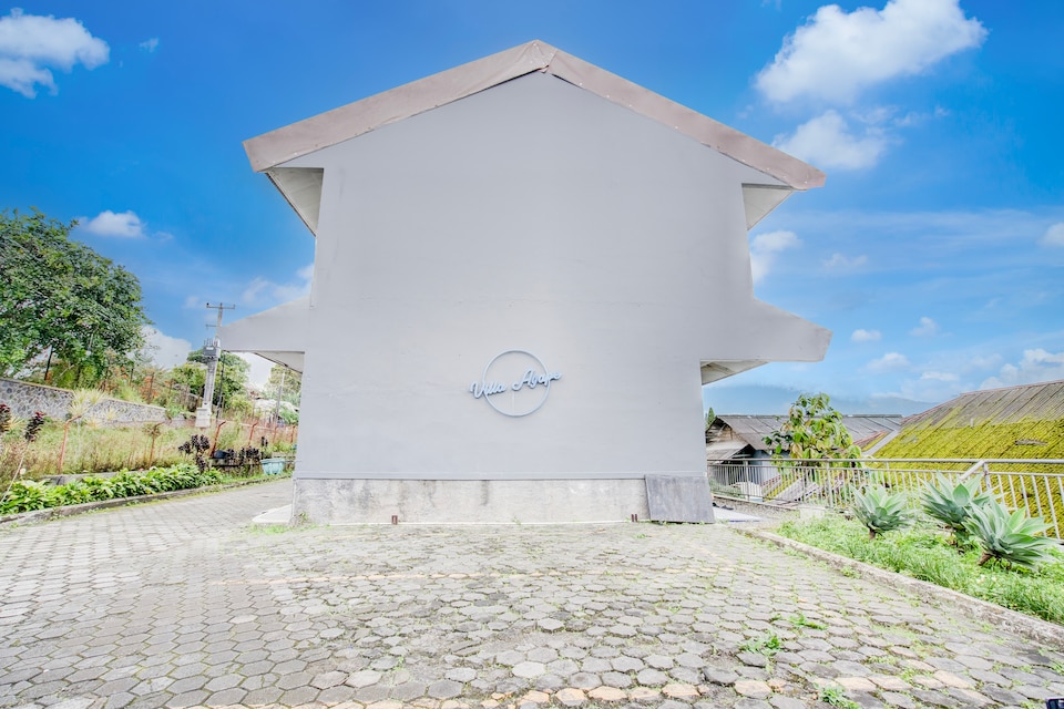 Dancenter Villa Gunung Agape, Cipanas, Cianjur