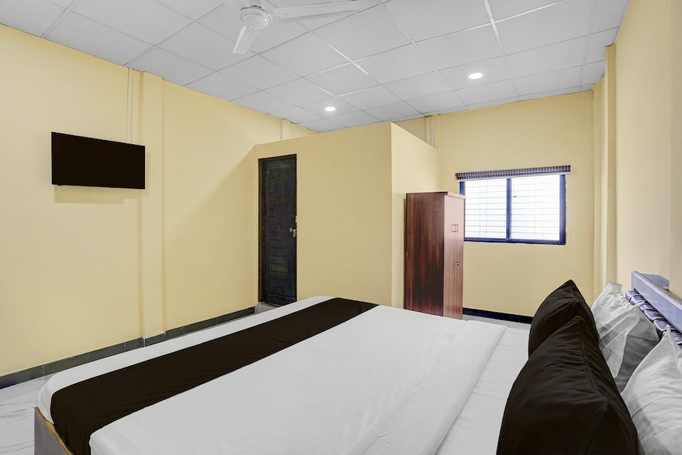 Hotel O Chaitanya Lodging , Chikalthana MIDC, Aurangabad