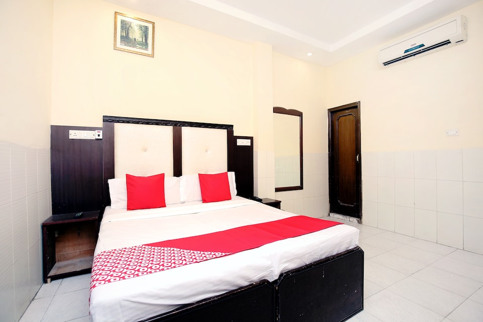 OYO 2530 Surya Palace, South Chandigarh, Chandigarh