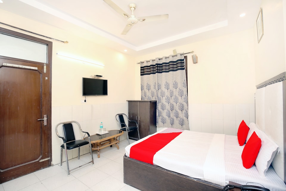 OYO 2530 Surya Palace, South Chandigarh, Chandigarh