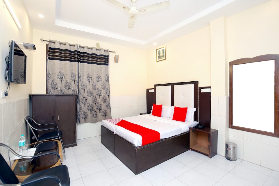 OYO 2530 Surya Palace, South Chandigarh, Chandigarh