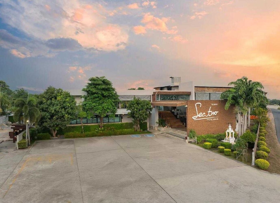 Luxury Private Pool Villas by DanCenter, Jomtien Sukhumvit Rd. P2, Pattaya