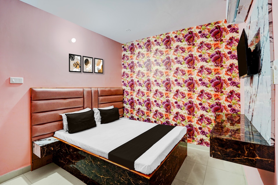 SPOT ON Hotel Rajwarapalace , Bailey Road, Patna
