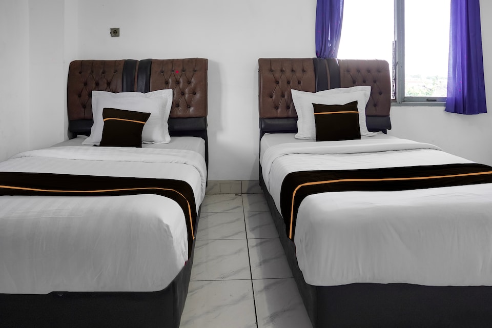 Collection O near Universitas Negeri Padang formerly Hotel Amra, Lolong, Padang